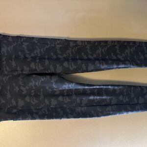 Tommy John camo leggings L